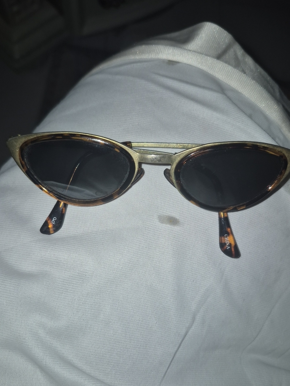 Vintage-Inspired Cat Eye Sunglasses - Tortoiseshell Frame, Black Lenses